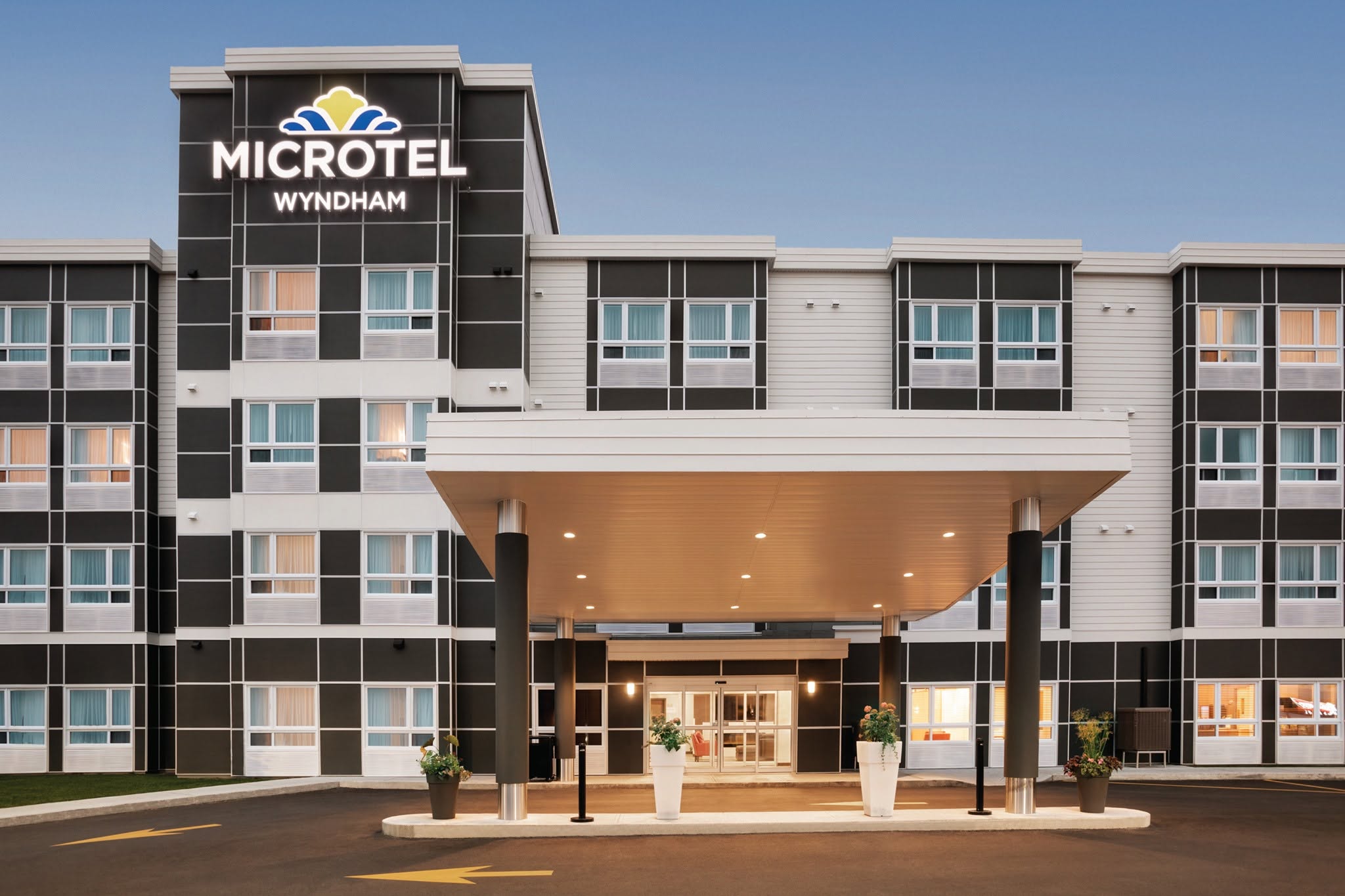 Microtel by Wyndham Val-d'Or exterior at dusk